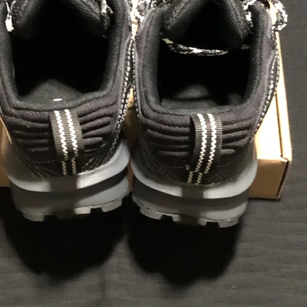 The North Face Fastpack Waterproof Hiking Shoe Boys, Size 1, Black Mash